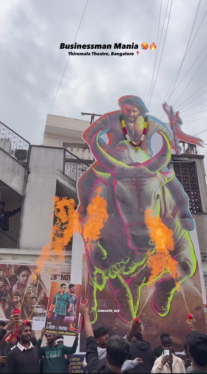 UrsHNE's tweet image. Most Celebrated SSR First Look👑

#Varanasi @urstrulyMahesh