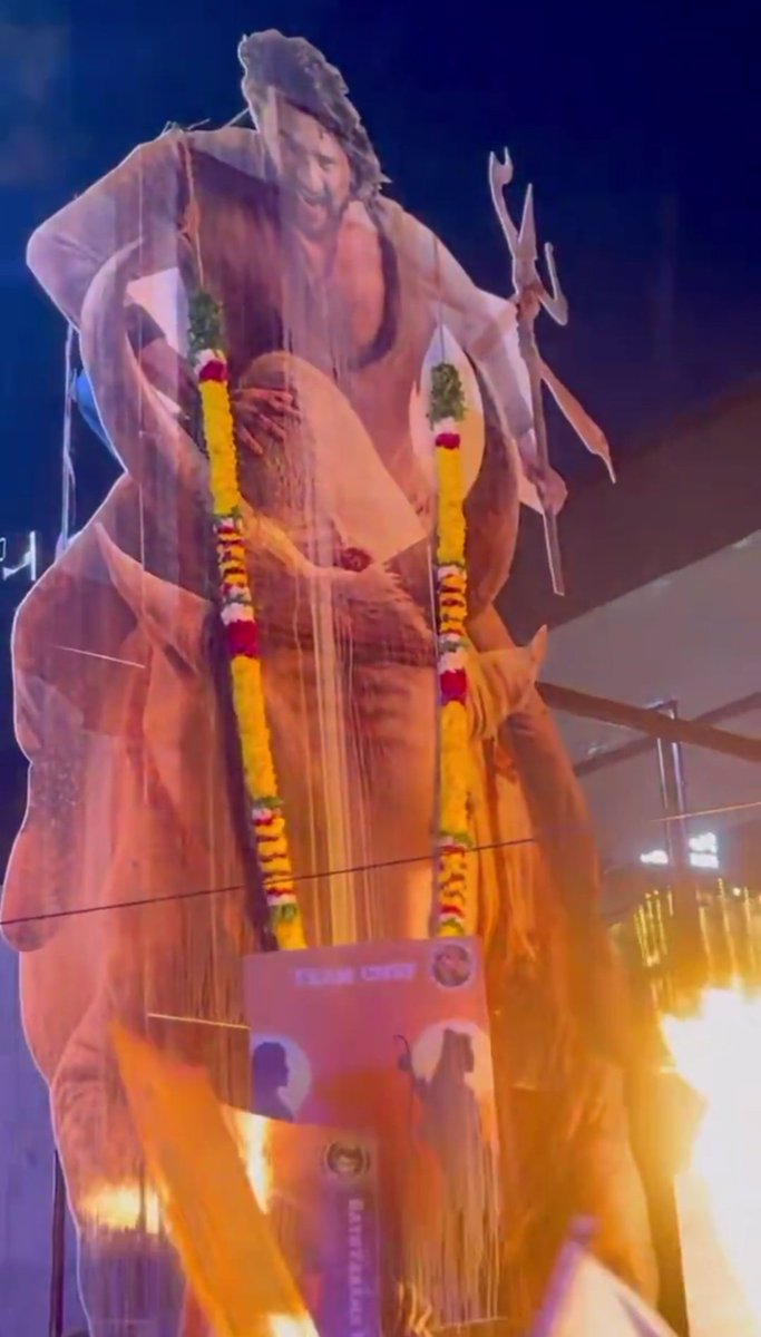 UrsHNE's tweet image. Most Celebrated SSR First Look👑

#Varanasi @urstrulyMahesh