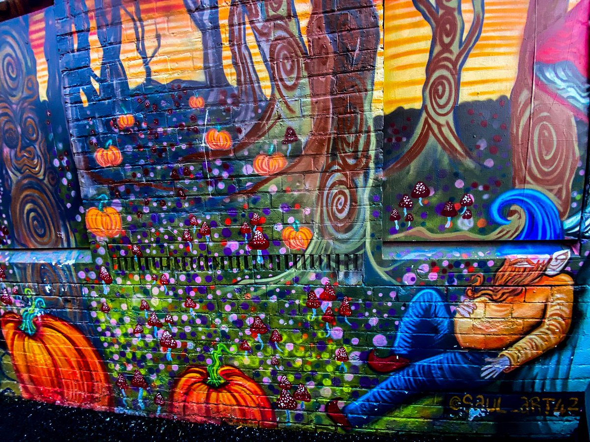 sheenz_m_'s tweet image. #AlphabetChallenge #WeekVforVowels 
Elf
#StreetArt