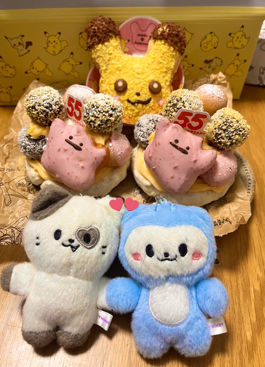 予約していたメタモン🍩ツリーを受け取った🎄(めちゃ重くて引いてる)