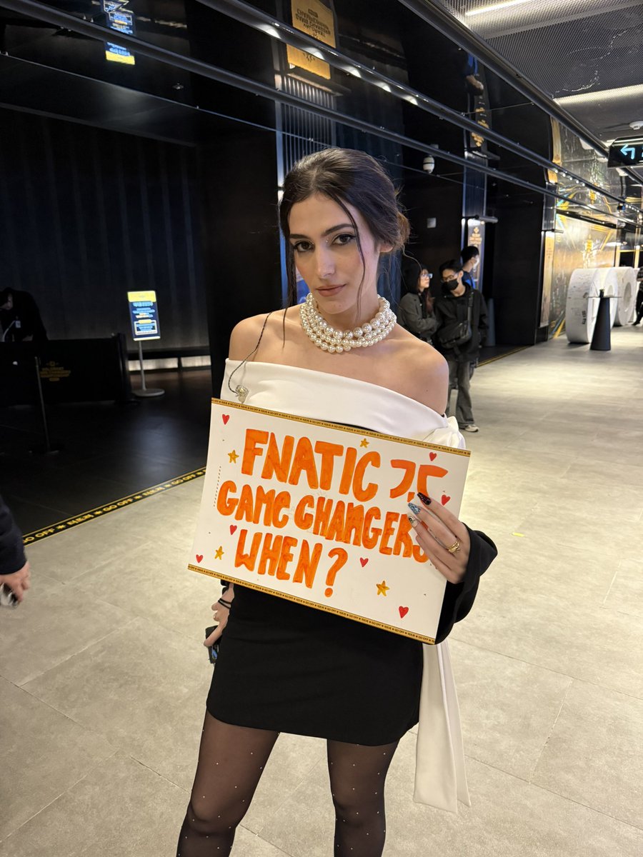 megsoundslikegg's tweet image. saved the best sign till last 👀

pweaaaaaase @FNATIC 

#VCTgamechangers