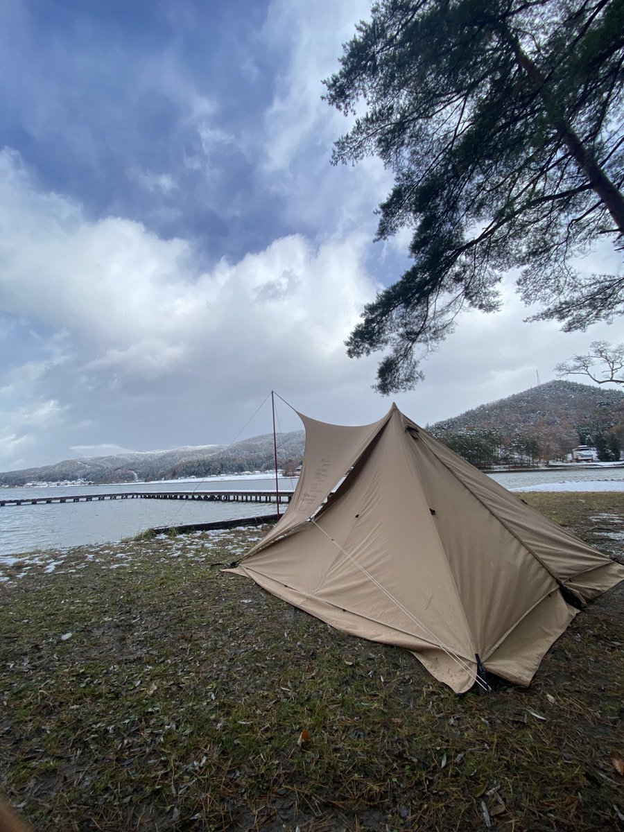 riku_yuki67811's tweet photo. 一年前のキャンプ⛺️
 #湖キャンプ
 #木崎湖
 #薪���トーブ入れたテントはポカポカ https://t.co/ouGGbuKh7U
