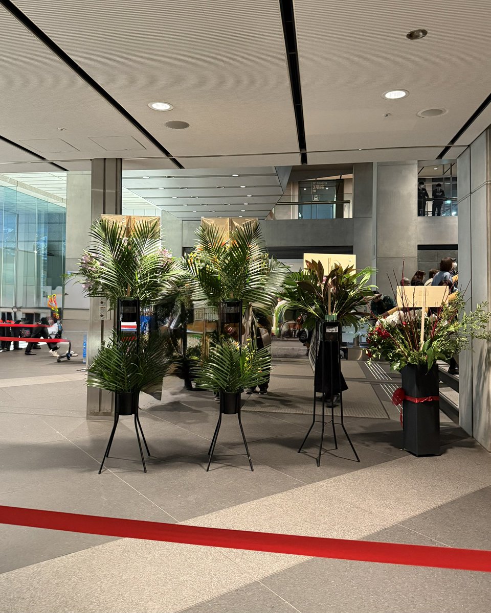 4f48kpMjSS8hjPt's tweet image. 25/11/30 林部智史 CONCERT TOUR 2025・秋〜愛させてくれてありがとう〜追加ファイナル公演 in 東京国際フォーラム ホールＣ〜11月末日歩行者天国の銀座から有楽町へ🚶‍♀️終始特別気分でコンサートを楽しめたのは驚きのゲストやバンドさん他スタッフさんの意気込みと林部智史さんの渾身のパフォーマンス💓