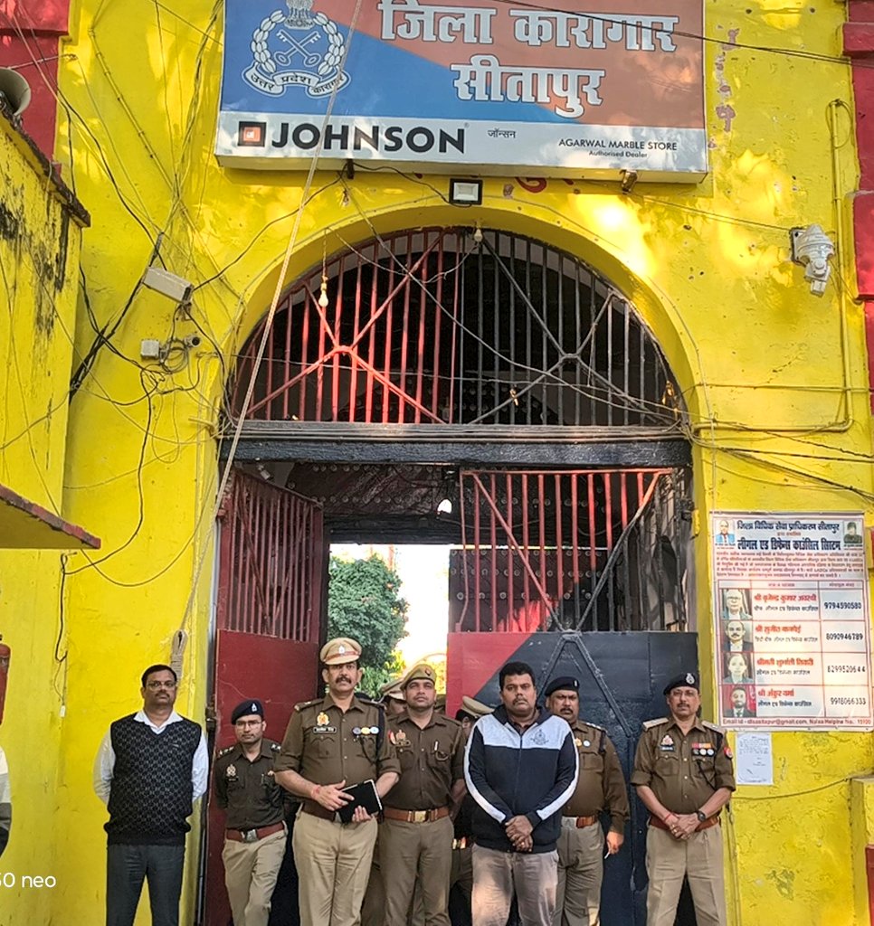 dm_sitapur's tweet image. जिला कारागार सीतापुर का आकस्मिक निरीक्षण कर व्यवस्थाएं देखी एवं आवश्यक निर्देश सभी सम्बंधित अधिकारियों को दिए। 
@ChiefSecyUP @CMOfficeUP @InfoDeptUP @myogiadityanath @UPGovt #UPCM #sitapur