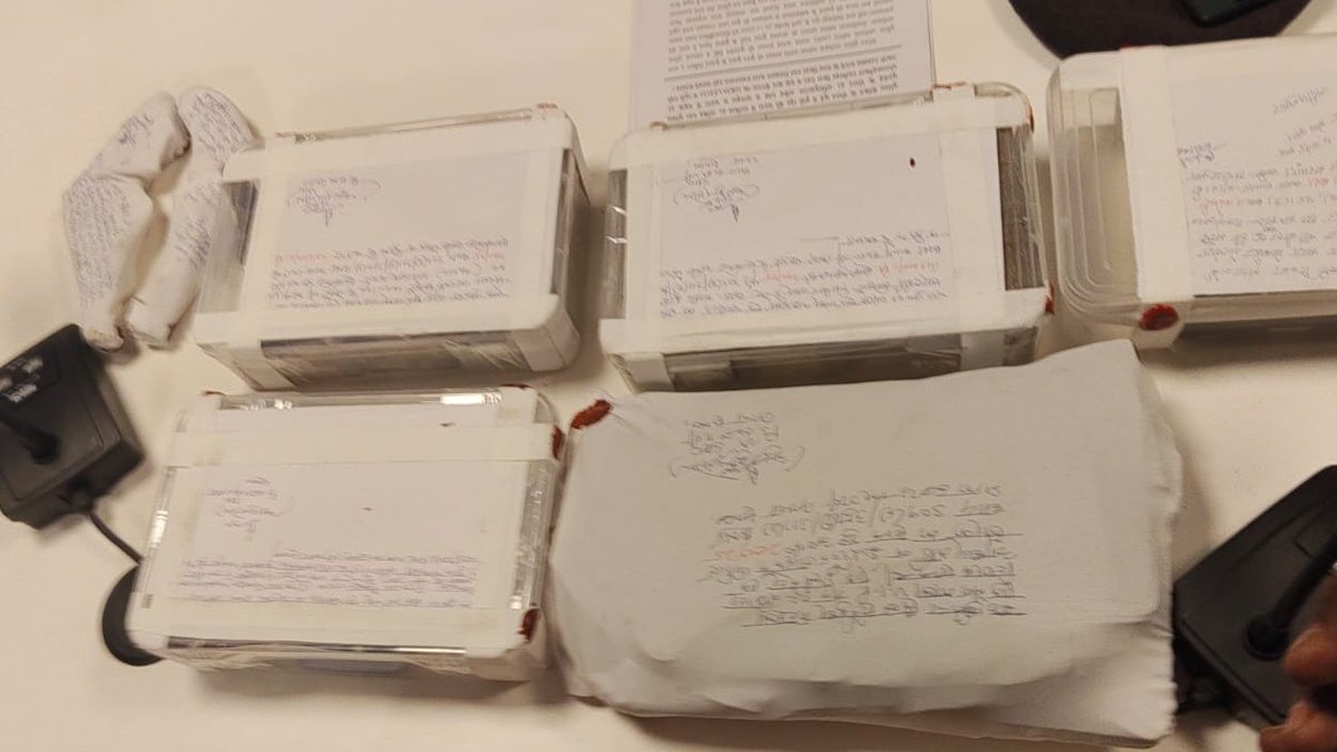 sambhalpolice's tweet image. #SPSambhal @Krishan_IPS के कुशल निर्देशन व #CO सम्भल श्री आलोक कुमार के कुशल नेतृत्व में थाना हजरतनगर गढ़ी पुलिस ने लूट की घटना का अनावरण कर 03 अभियुक्तों को अवैध शस्त्र, घटना में प्रयुक्त 01 मो0साइकिल, एक वैगनार कार व लूटी गयी नकदी 5,28,000 रूपये के साथ किया गिरफ्तार।
Part 1/3.