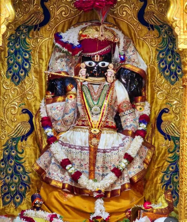 जय श्री कृष्ण 🙏🕉️ मोक्षदा एकादशी व्रत 1दिसंबर सोमवार को है, इस शुभ दिन गीता जी का उपदेश भी दिया गया था, अत एव "गीता जयंती" भी इस दिन ही मनाई जाती है। कृपया नोट कीजिए🙏🕉️  राधे राधे