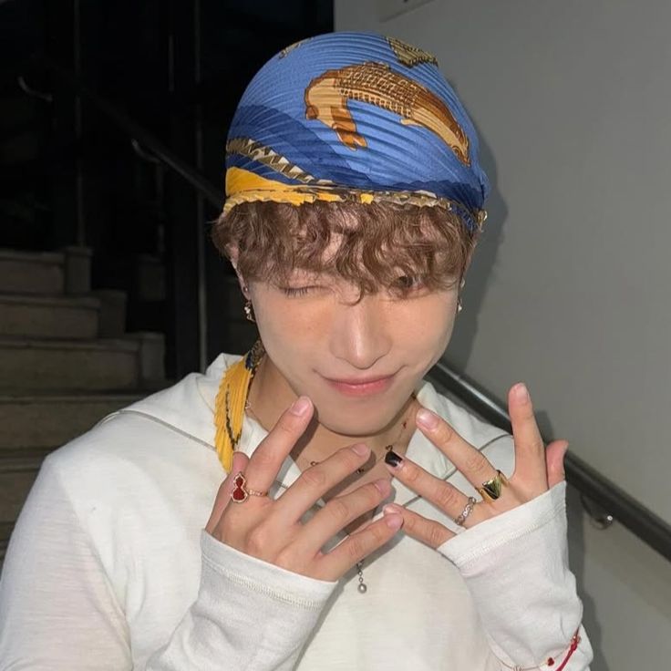 soupndomplings_'s tweet image. A very self indulgent few tweets mctz yuri au 🐇🐿️🔞