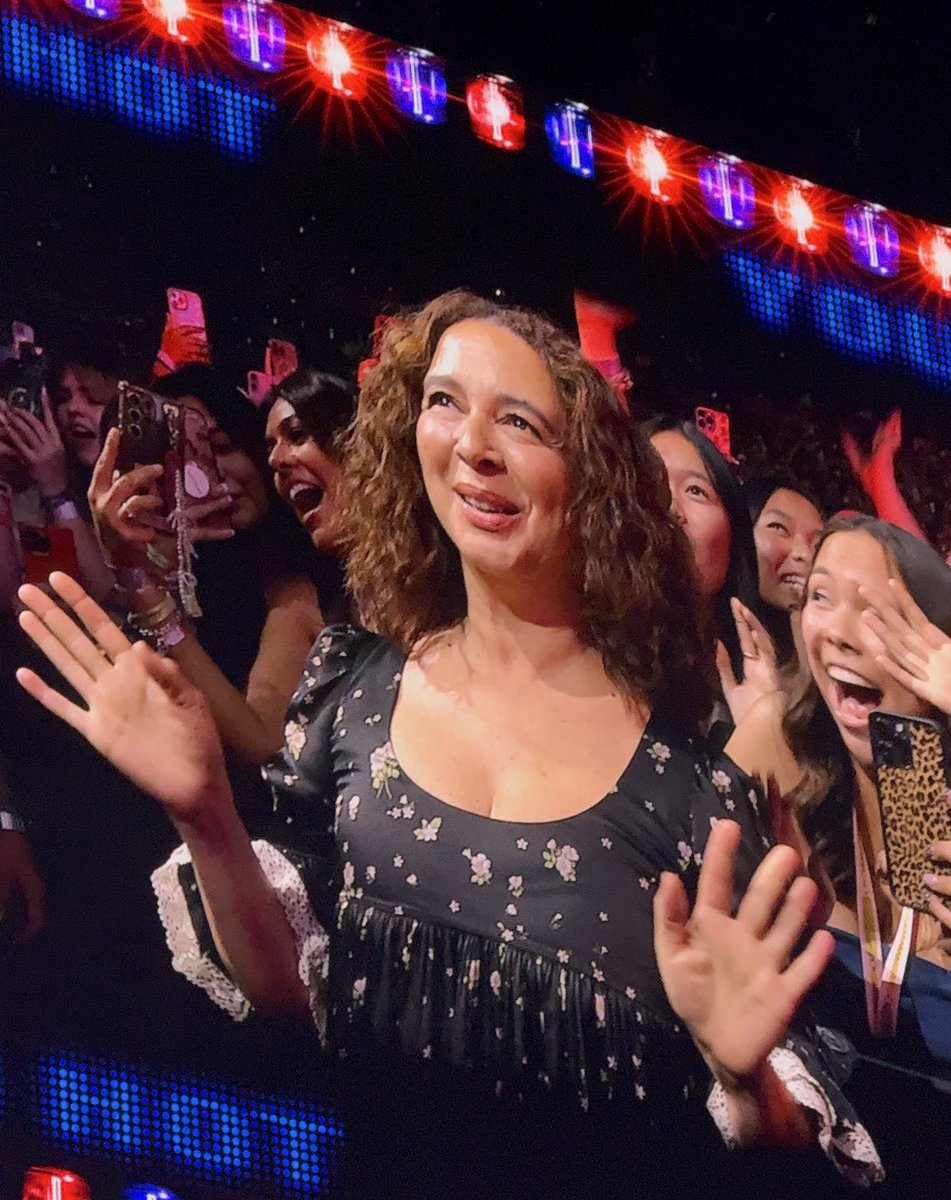 Sabrina Carpenter arrests Maya Rudolph during night 5 of her ‘Short N’ Sweet’ tour in LA.