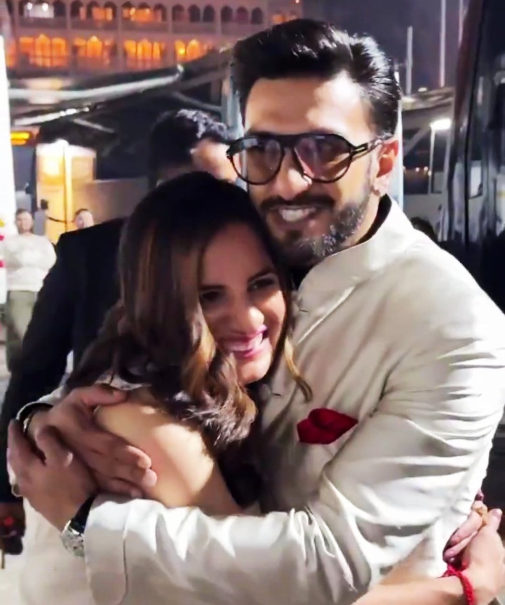 ANUSH02's tweet image. Fav people in same frame 🤩

#RanveerSingh #RenukaSinghThakur