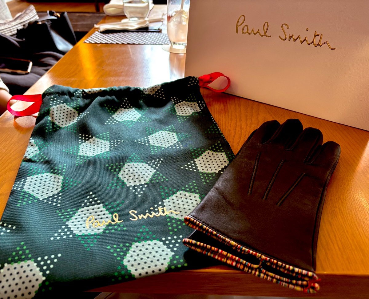 siniasu's tweet image. プレゼントもろた🌟