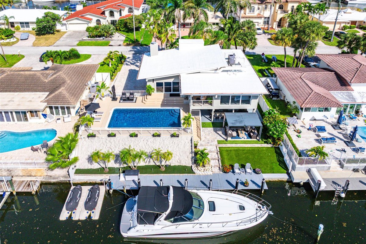 FabSoFlRealtor's tweet photo. 1540 SE 9th St, Deerfield Beach, FL, 33441
3 bed | 2.5 bath 3740 Sq. Ft.
Active | 2475000
https://t.co/B6RkElVn92
Boaters love The Cove! This waterfront retreat offers direct Intracoastal and ocean access with modern updates throughout. The open living area features vaulted... https://t.co/XpoxxxFOpO