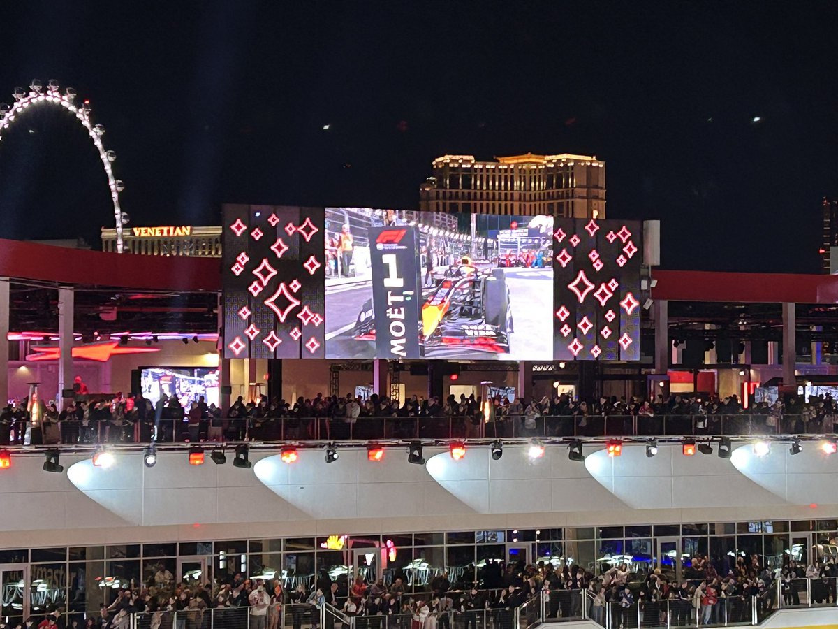 carnumber_11's tweet photo. ベガス決勝レース終了
ベガスのグランドスタンドからの景色は何もかもが凄かった✨
#f1jp https://t.co/UCo6ifYX3t