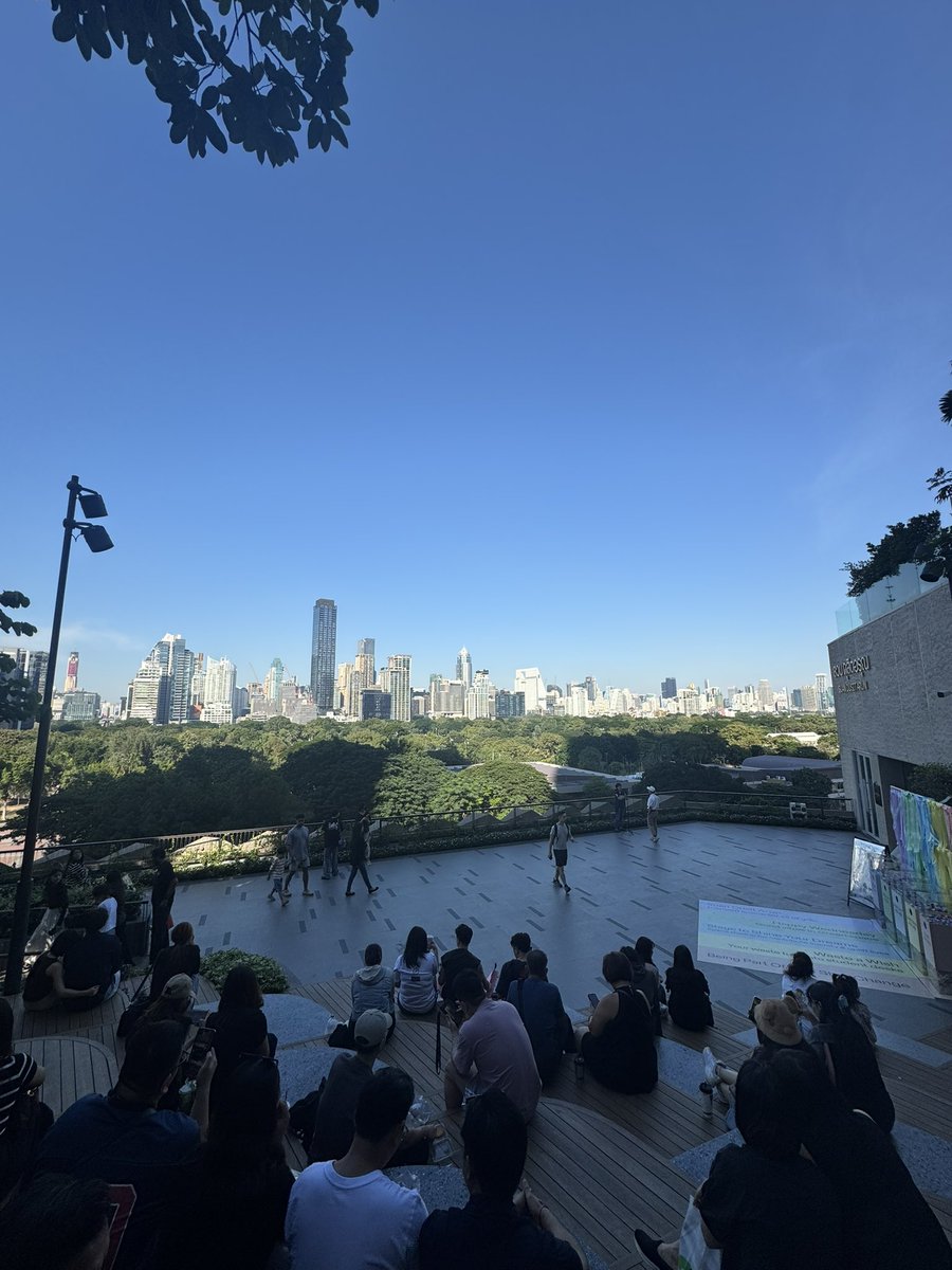 dbrdbs's tweet image. touch the grass

Bangkok🇹🇭