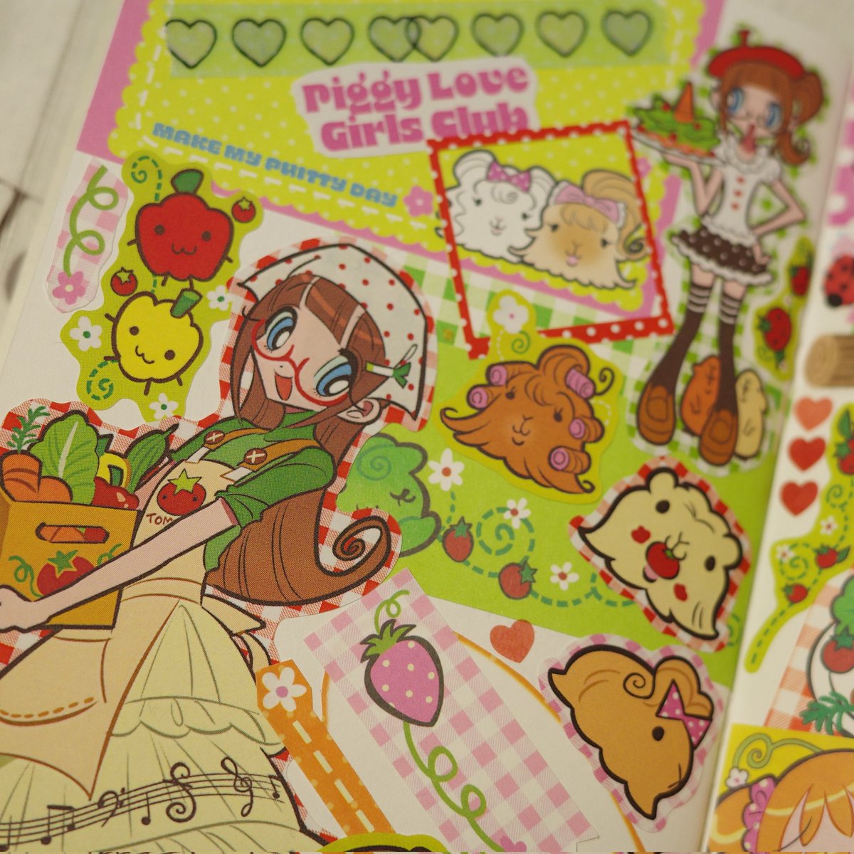 심플하고 깔끔한 디자인의 문구만 사용하는 제 친구인데 저의 개꽉겨 인물스티커로 매번 옛다 하고 다꾸를 던져주는게 최고 감동포인트에요🥹♥