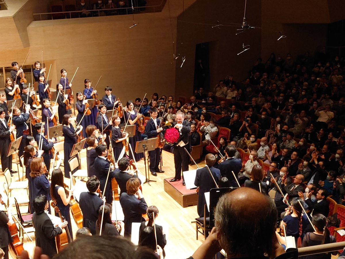 ノット＆東響、監督としてのラスト定期演奏会。就任のときのマーラー9は(客席含めて）まだ散漫なイメージで、もう一度このコンビでマーラー9を聴いてみたいと思っていました。11年半で、監督、オケ、客席もここまでこれたのだなあと。いろいろ振り返って泣けました。