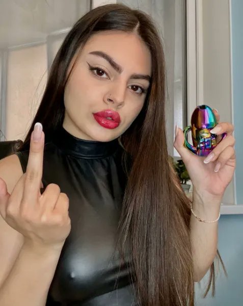 I exist for pleasure, you exist for paying.
Prove your devotion in my wishlist.💋

📦 My Wishlist: throne.com/goddesslanafox
#Findom #Goddess #FinancialDomination #SpoilMe #PayToObey #Wishlist #Throne #clip #femdom #feet throne.com/goddesslanafox…