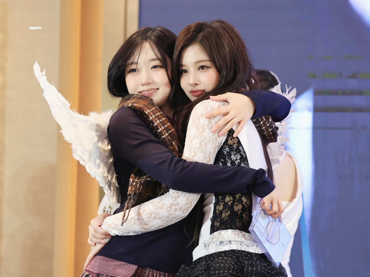 onlywon23's tweet image. 251123 상하이 HQ

오늘의 아오즈~~☺️🥰

#NMIXX #엔믹스 
#해원 #HAEWON #설윤 #SULLYOON