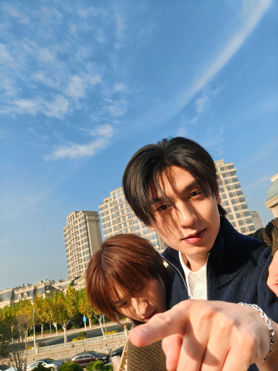 nakanisnakan's tweet image. มีคนโดนรวบ (หรือว่ายอมเอง👀)

#ThomasKong #โทมัสก้อง