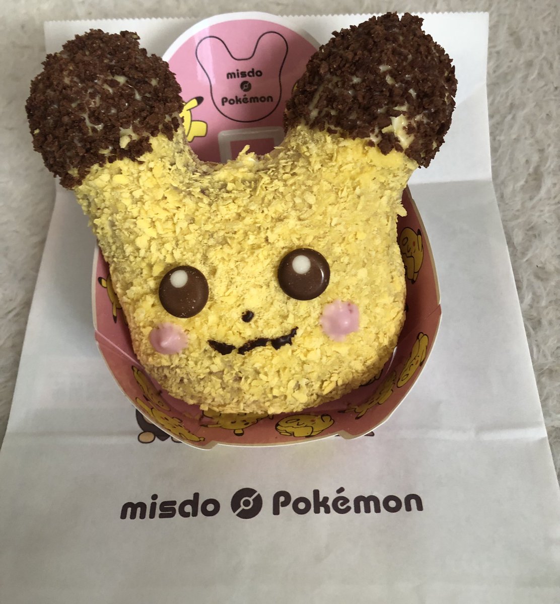 kotetu_dog2016's tweet image. おやつをいただきます。かわいいから食べていいのかな？