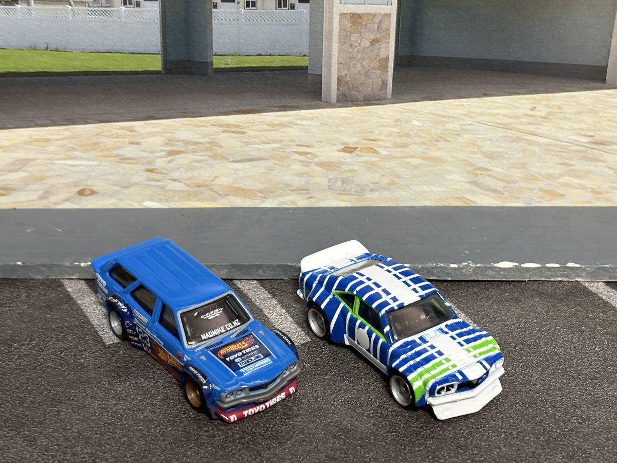 porschegmbh's tweet photo. #ホットウィール #トミカ
#MAZDA #S124 #ROTORY
並べてみた📏どちらもいい出来ですねー🤣 https://t.co/SX4UDpCFkO