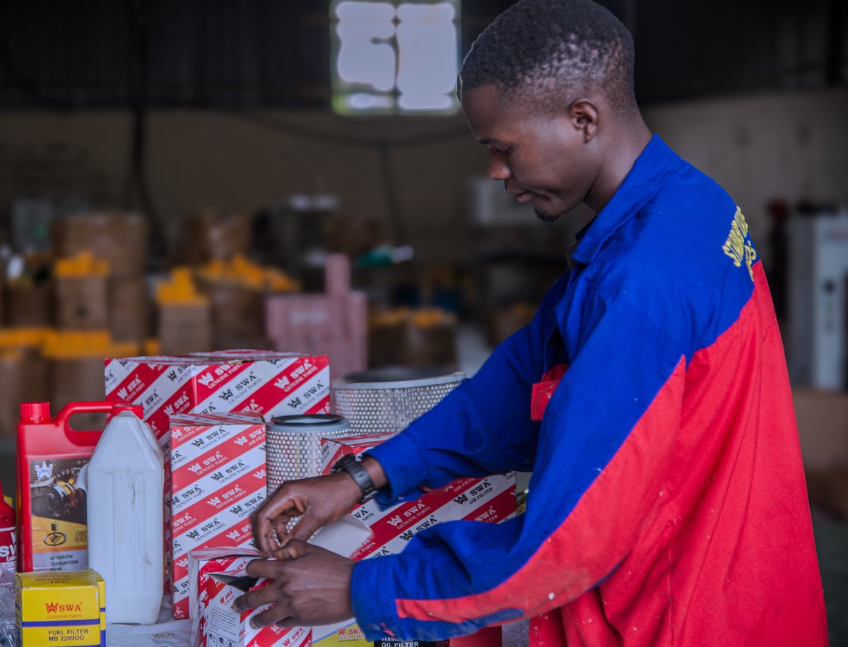 StandardWave_ug's tweet image. Quality meets Authenticity right here at home. 
We as Standard Waves (U) Ltd we are delivering top-tier fuel filters,brake fluid proudly Made in Uganda. 

Support local industry and drive with confidence knowing your engine is protected. By products from standard wave.