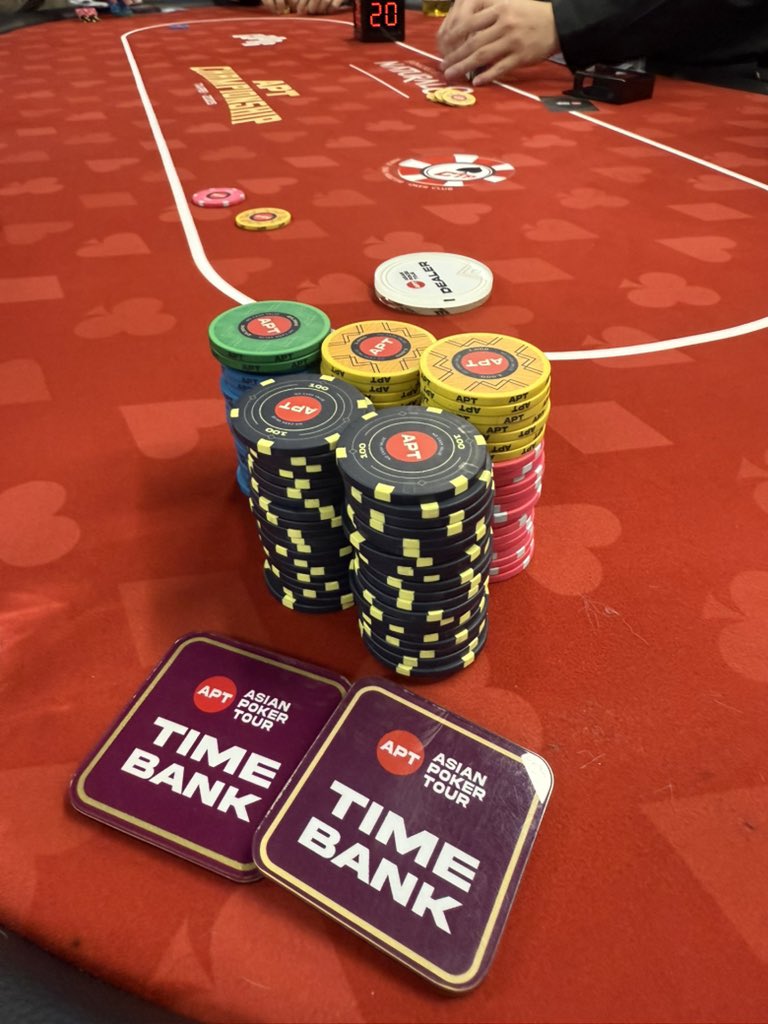 yukorint's tweet image. 実は最初からバウンティが発生してたらしく２個げっと♥️♥️

優しいお兄さんがターンでプレゼントって言いながらオールインしてきたw
リバー抜けて耐え、ありがとう🎁

#APTC #poker #台湾