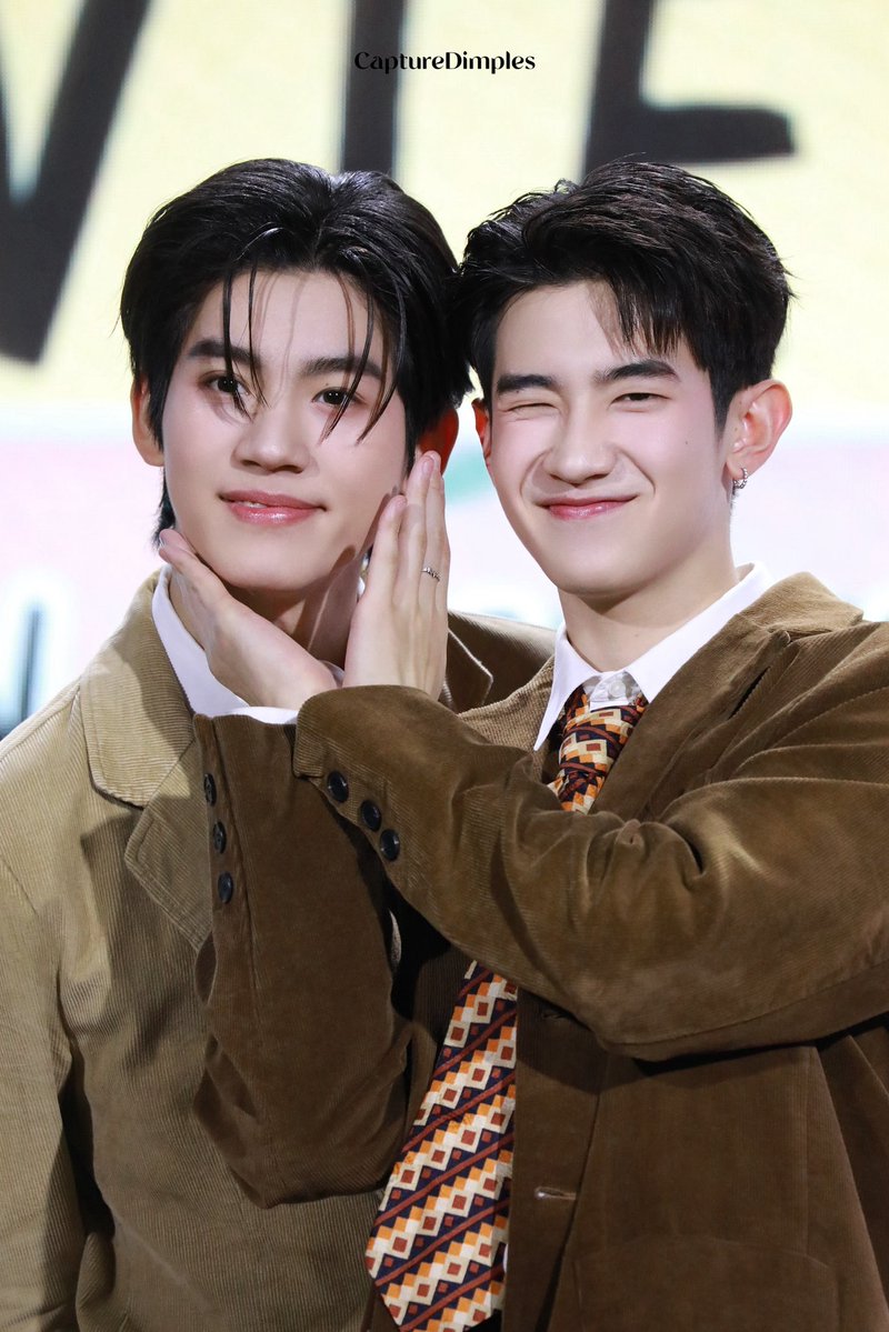 CaptureDimples's tweet image. น้องๆน่ารักกันจังเลย! 🐶🐱

ALMOND PROGRESS IN VN

#Almondbabybigboy 
#ProgressPassawish 
#AlmondProgess 
#GMMTVFANDAY26
#APFANDAYXVIETNAM