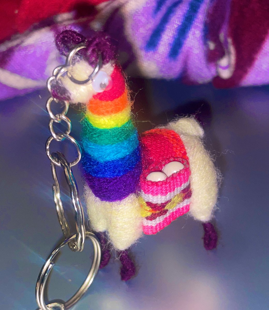 lanwangjito's tweet image. Me trajeron otro recuerdito de Perú y esta vez es una llama homosexual como yo