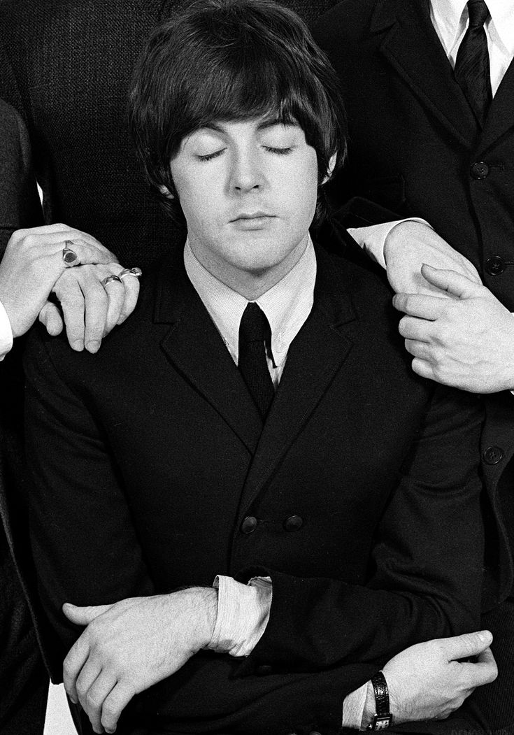 sillyluvsongs_'s tweet photo. Bro wake UP https://t.co/13LnWaVRQi