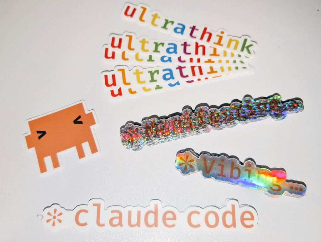 milk_obake's tweet image. Claude Codeのステッカーたくさん買ってしまった ホログラム系は最低10枚からなのに見た目の想像がつかず困ったので、迷っている人の参考になれば(いるのか？)  #claudecode #Claude
