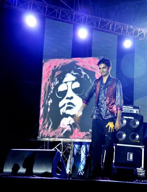 VilasNayak's tweet image. Not many know this… my early days were all about live paintings of legendary music icons. Thinking of bringing this era back… want to see more? Let me know your fav music icons I should paint next! 

#Music #events #musicart