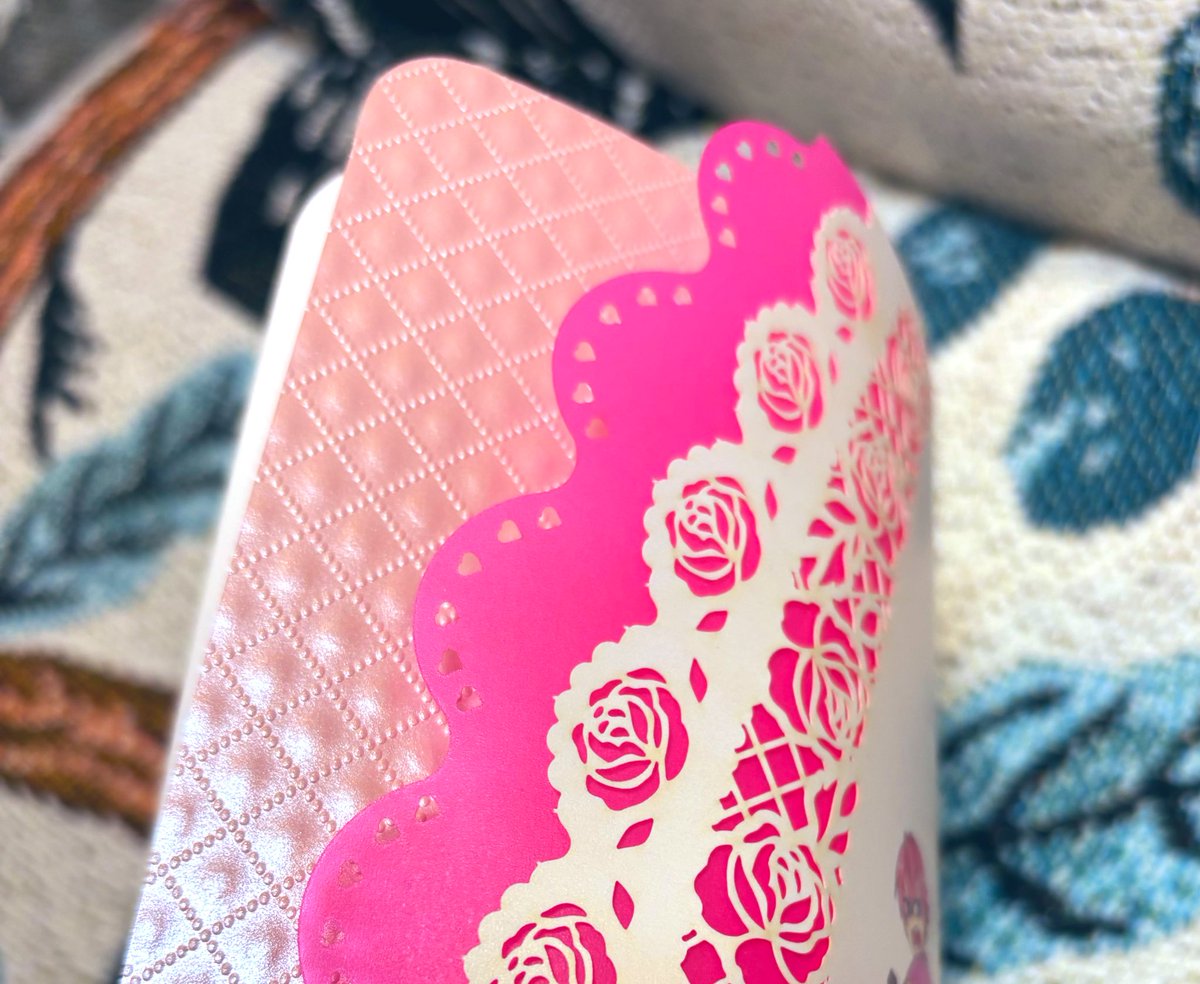 今回はマジで出せるかどうかの瀬戸際だし、締切まで時間がないからここまではできないんだけど、この装丁オプションをもりもりにしたフロリド本めっちゃ気に入ってる。