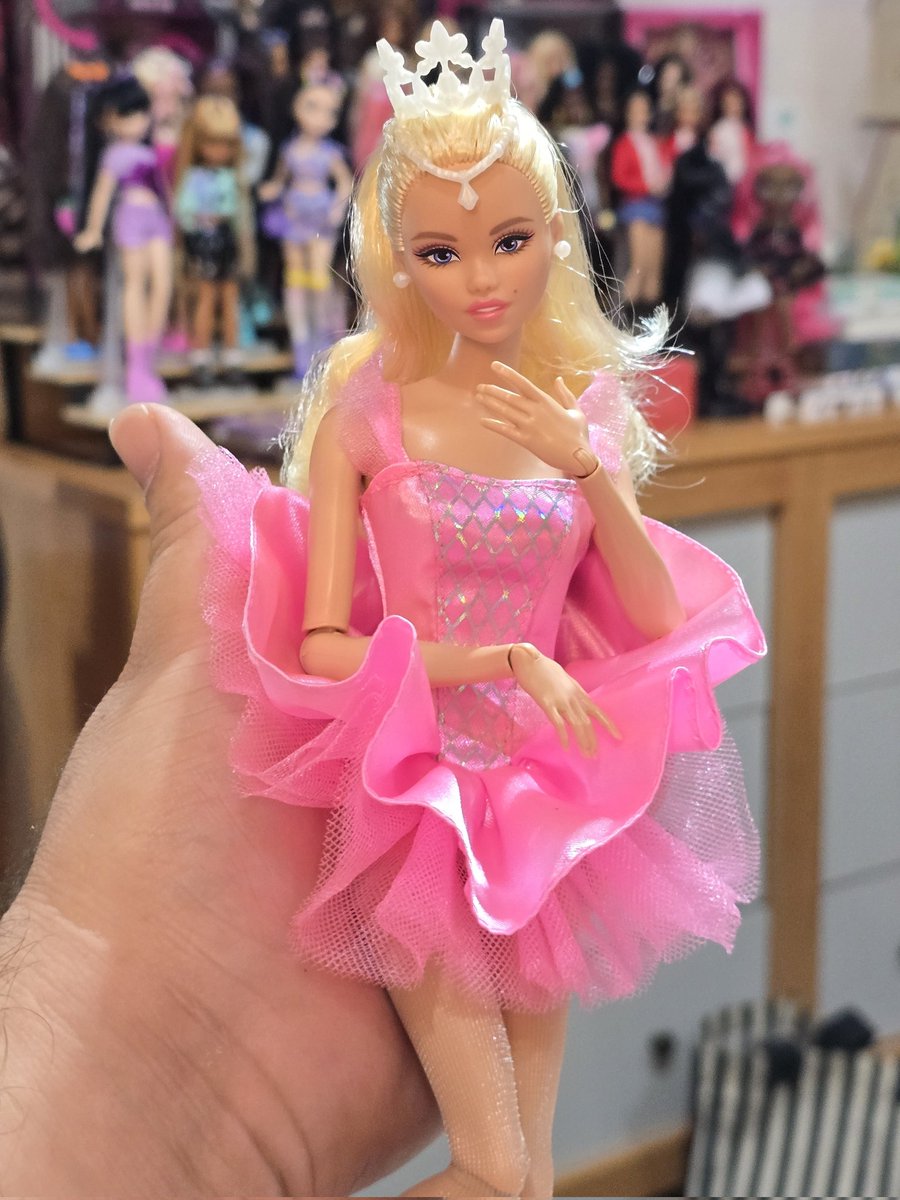 4lterlife's tweet image. LOOK IT&apos;S GLINDA