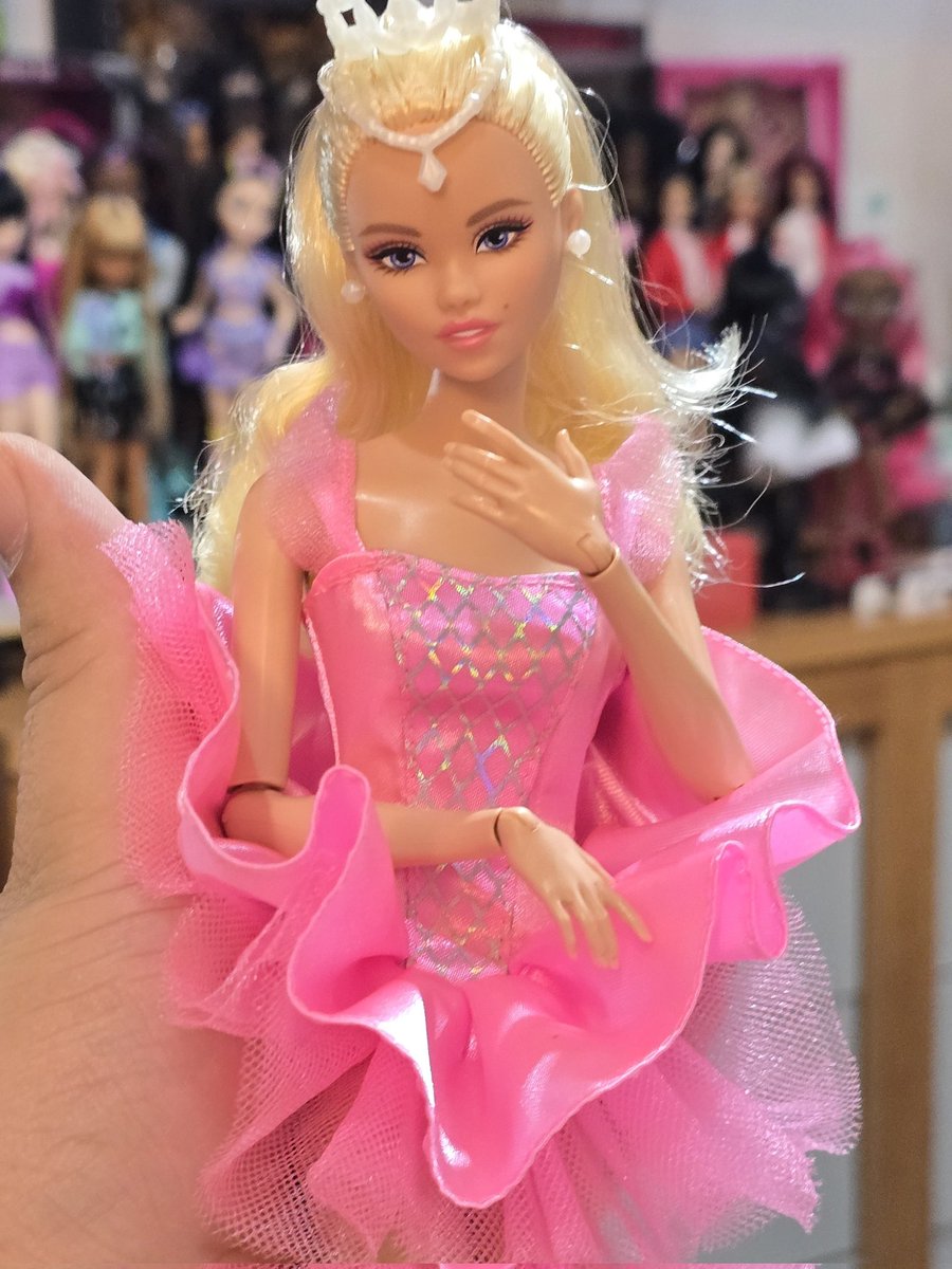 4lterlife's tweet image. LOOK IT&apos;S GLINDA