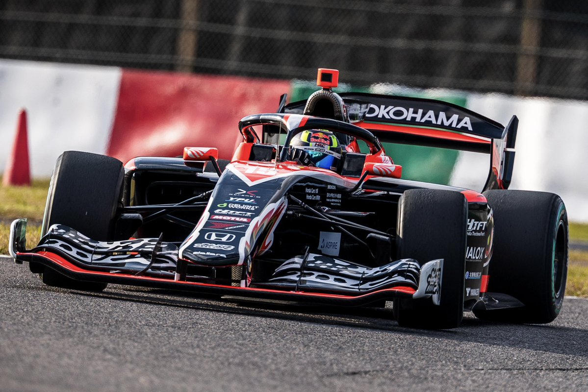 HondaJP_Live's tweet image. ◤￣￣￣￣￣￣￣￣￣￣◥
　　岩佐歩夢選手 🏆
　スーパーフォーミュラ 
　チャンピオン獲得 👑
◣＿＿＿＿＿＿＿＿＿＿◢

#15 TEAM MUGEN  岩佐歩夢選手が第12戦の決勝レースで優勝を果たし、2025年全日本スーパーフォーミュラ選手権のシリーズチャンピオンを獲得しました！！

#SFormula