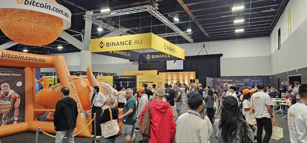 reddcoin's tweet image. Back from the first days of @AusCryptoCon and here’s the quick take: this weekend was all about exchanges, trading platforms, and wallets. A bunch of big players are moving into the APAC region and even setting up new offices in Australia.

One interesting convo was with the team…