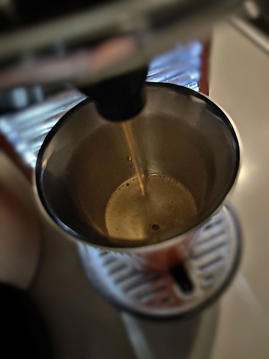 jonmac666's tweet image. Guten Morgen…der #Venezia #Kaffee von @Nespresso läuft in die Tasse und gleicht die -3,6° innerlich aus habt einen ruhigen Sonntag 🤗☕️#whatelse #ShotOniPhone #iPhone14Pro #ACDsee