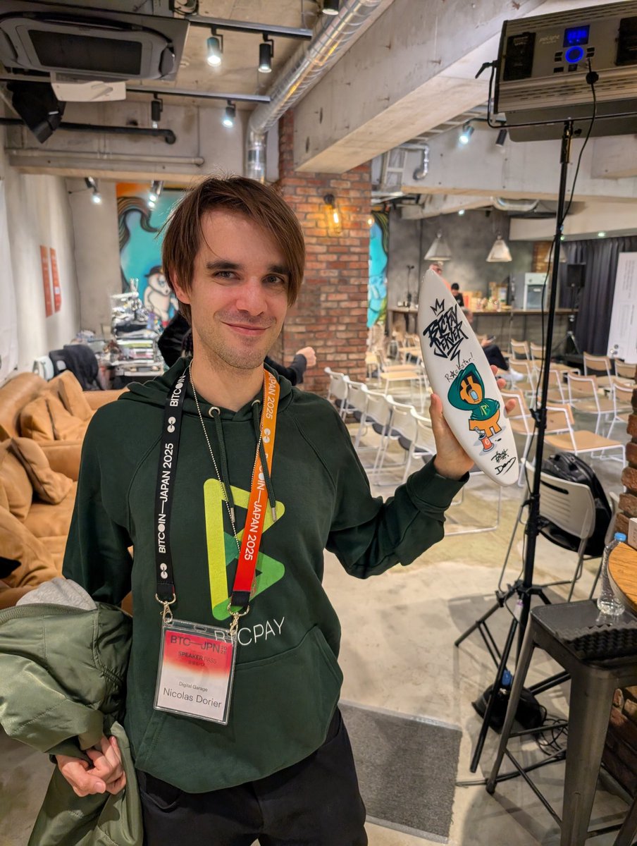 r0ckstardev's tweet image. Mission accomplished!

@BitcoinEkasi board with @BitkoYinowsky @BtcpayServer art made it to Emperor @NicolasDorier in Tokyo 🗼