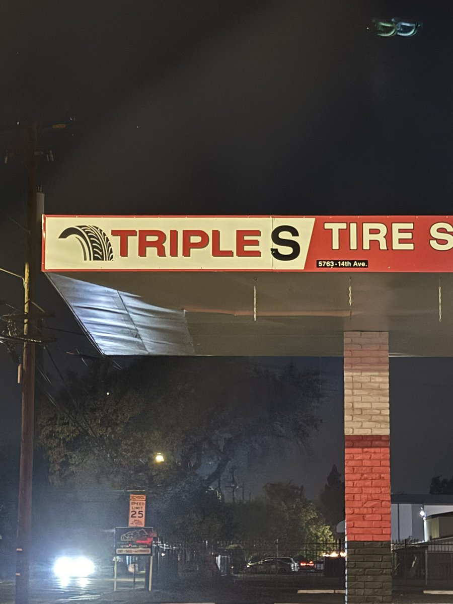 iIovesulli's tweet photo. twenty four girls are about to change one of my tires https://t.co/rqBqV5WIGR