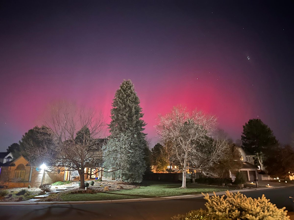 VEDANJANAM's tweet image. You can&apos;t help someone who doesn&apos;t want to help themselves! You can try, but don&apos;t expect to succeed every time. 

And should you fail, don&apos;t beat yourself up about it. Always give yourself permission to prioritize your own mental health. 

There&apos;s a particular weight that comes…