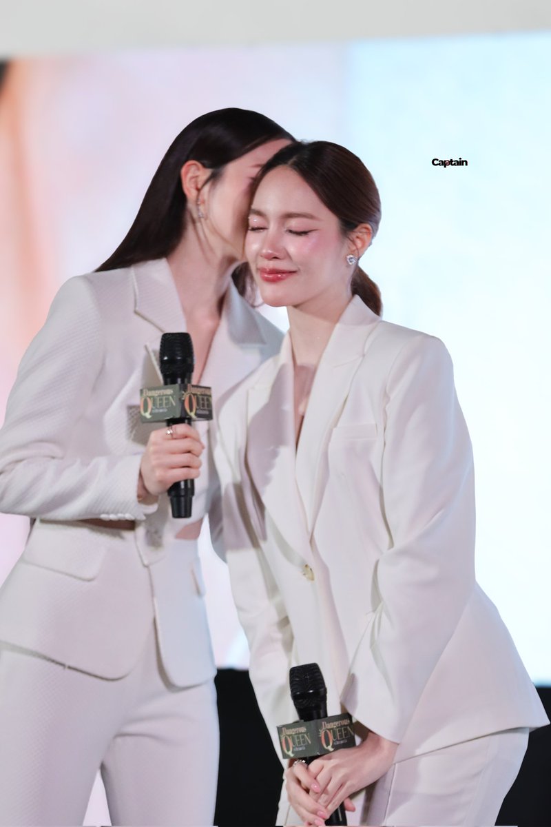 Captainn09's tweet photo. ฉันมายินดีให้กับรักที่สดใสสสสสสส

WELCOME TO OUR DAY TKNUR
#FinalEPคนโปรดของควีน https://t.co/DpaAuj64uW