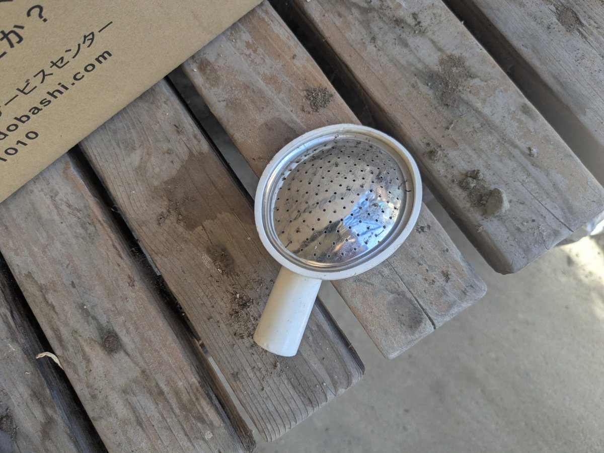 h_secondlife's tweet image. 今朝の嬉しいニュース
イチゴの苗がモサモサしてきました
夏前から捜索していたジョウロの先っぽが見つかりました

#家庭菜園 #田舎暮らし #移住