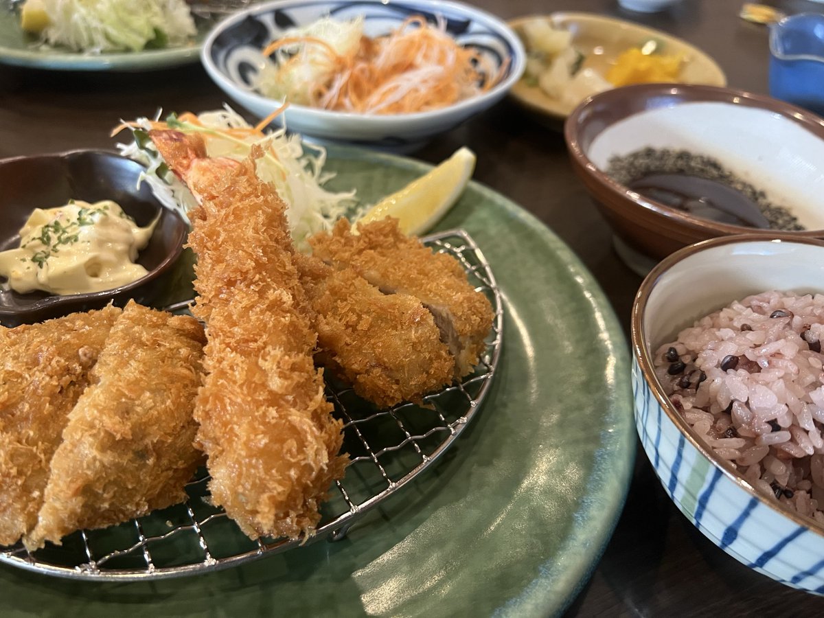 mirarin_dbdch's tweet image. 年齢考えずかつ銀食べ放題