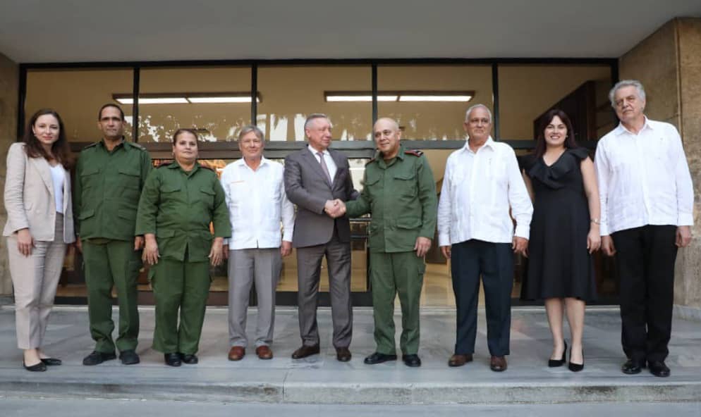 En la sede del Comité Central, este sábado, el miembro del Buró Político y Secretario de Organización, <a href="/DrRobertoMOjeda/">Dr. Roberto Morales Ojeda</a>, recibió al gobernador de la ciudad rusa de San Petersburgo, Alexander Dmitrievich Beglov

Sepa más en:
pcc.cu/recibe-el-miem…