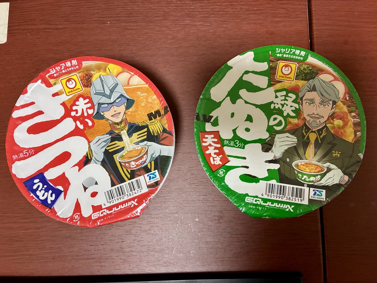 TAKNET21's tweet photo. シャア専用赤いきつねとシャリア専用緑のたぬきを見かけたからとりあえず購入した。 https://t.co/s0GcTnS3Db