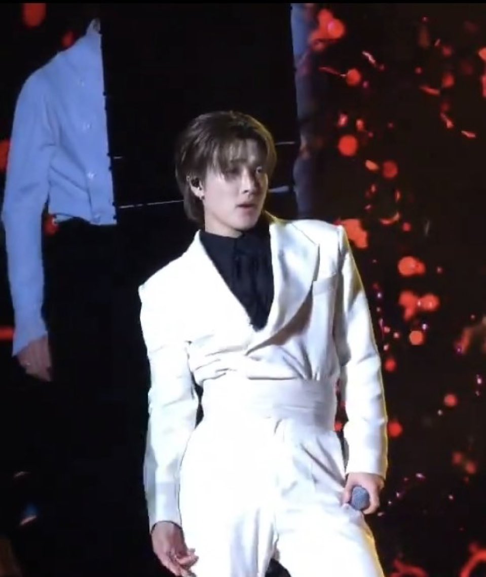 cherrynotaberry's tweet image. Yes, don&apos;t forget your sassy roots even if dressed like a dilf.