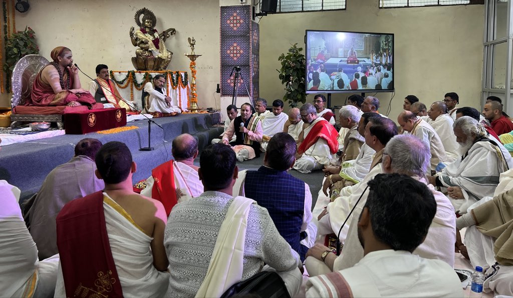 Erudite #Sanskrit scholars from across the nation have gathered to present multiple Vedic subjects in a presentation called ‘Shastra Goshthi’ in front of Jagadguru Shankaracharya Sri Vidhushekhara Bharati Sannidhanam <a href="/sringerimath/">Sringeri Math</a> at the GURUNAMASYA event.
<a href="/narendramodi/">Narendra Modi</a>