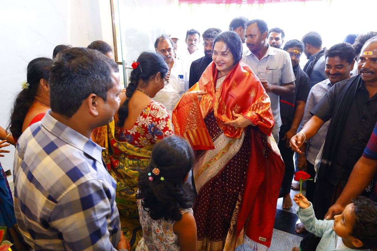 Prashanthi_VPR's tweet image. కోవూరు నియోజకవర్గ ప్రజలకు నాణ్యమైన ఆరోగ్య సేవలు అందించాలనే లక్ష్యంతో కోవూరు మండలం నందలగుంటలో దేవాస్ సూపర్ స్పెషాలిటీ హాస్పిటల్ ప్రారంభోత్సవ కార్యక్రమంలో పాల్గొన్నాను. 

ఈ సందర్భంగా దేవాస్ సూపర్ స్పెషాలిటీ హాస్పిటల్ యాజమాన్యానికి నా హృదయపూర్వక శుభాకాంక్షలు!…