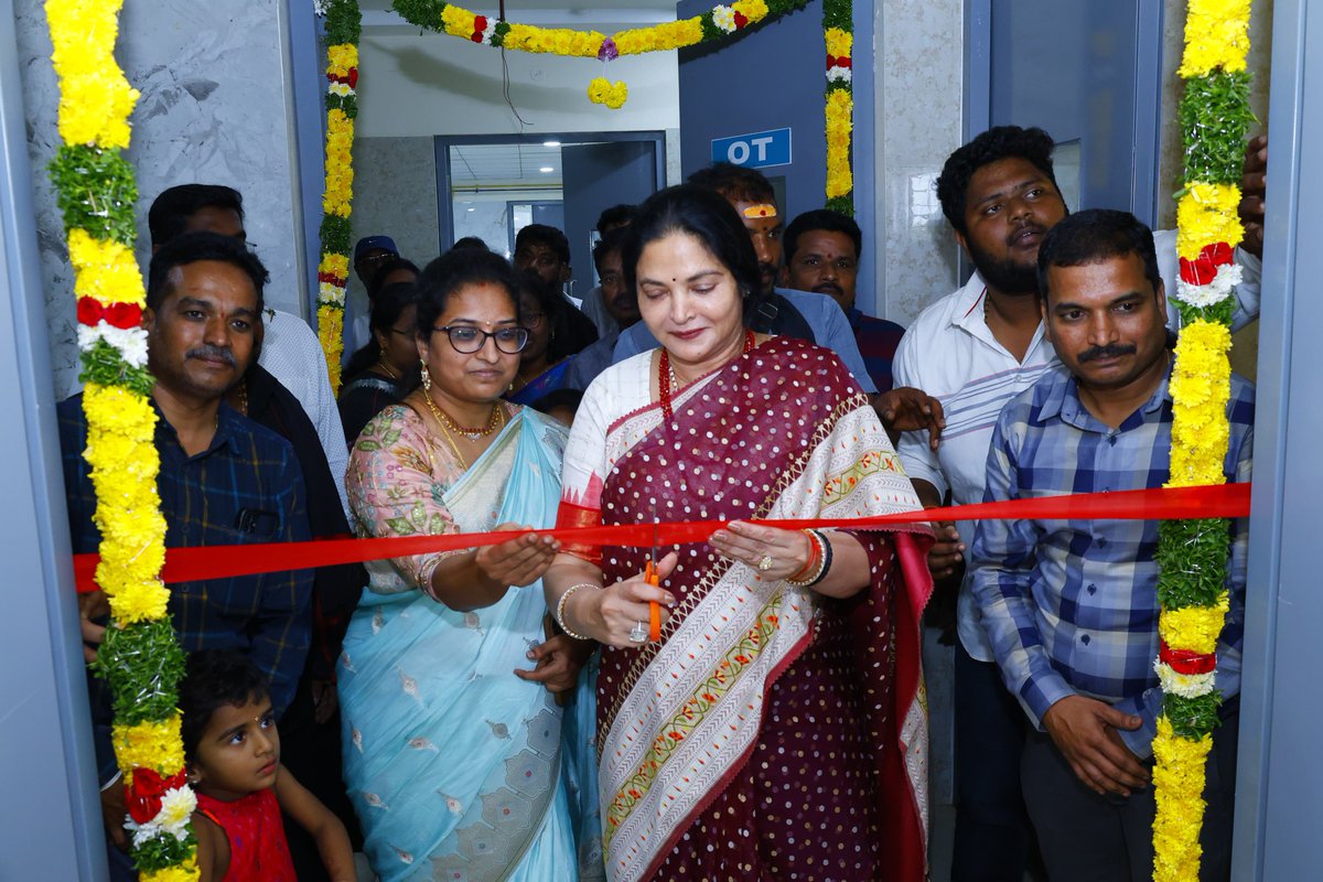 Prashanthi_VPR's tweet image. కోవూరు నియోజకవర్గ ప్రజలకు నాణ్యమైన ఆరోగ్య సేవలు అందించాలనే లక్ష్యంతో కోవూరు మండలం నందలగుంటలో దేవాస్ సూపర్ స్పెషాలిటీ హాస్పిటల్ ప్రారంభోత్సవ కార్యక్రమంలో పాల్గొన్నాను. 

ఈ సందర్భంగా దేవాస్ సూపర్ స్పెషాలిటీ హాస్పిటల్ యాజమాన్యానికి నా హృదయపూర్వక శుభాకాంక్షలు!…