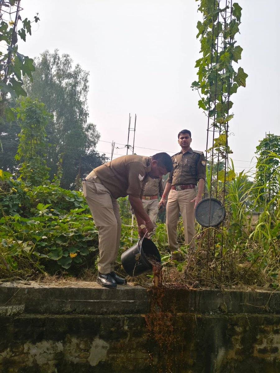 upexcise's tweet image. ▪️बस्ती-आबकारी टीम ने थाना  पुरानी बस्ती,रूधौली,परसरामपुर, सोनहा अंतर्गत स्थलों पर दबिश के दौरान 96 लीटर अवैध शराब बरामद की। @UPGovt @nitinagarwal_n
@ChiefSecyUP @UPCane @InfoDeptUP @Uppolice @dm_uttar